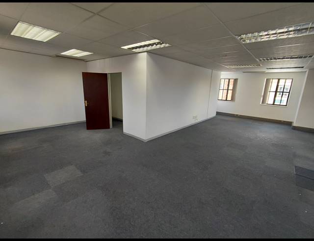 340M² OFFICE TO LET IN BRYANSTON